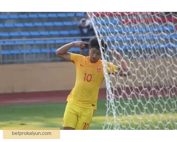 南美足球战术精髓分析：个性化风格与团队协作的动态结合