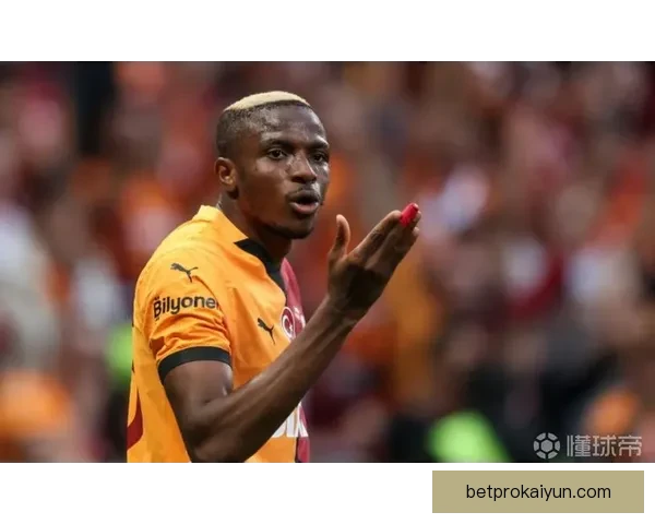 奥斯梅恩在更衣室的影响力持续增强，球队凝聚力显著提升