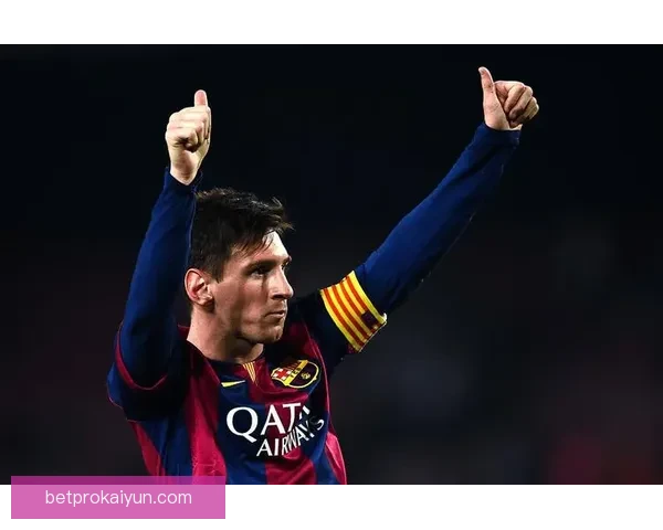 梅西在足坛时代中的象征地位持续引发全球关注与讨论