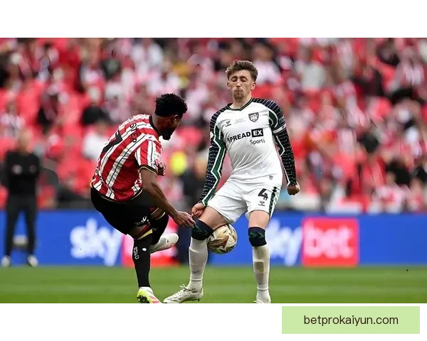 法马边路进攻表现稳健，近期战术侧重两翼推进